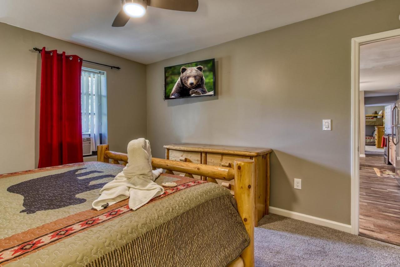 Fun & Games By Honeybearcabins 2Br/1Ba Sleeps 7 塞维尔维尔 外观 照片